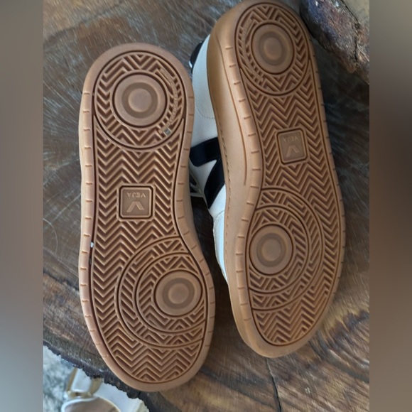 Veja Women’s White and Black Sneakers with Gum Soles - Picture 5 of 6